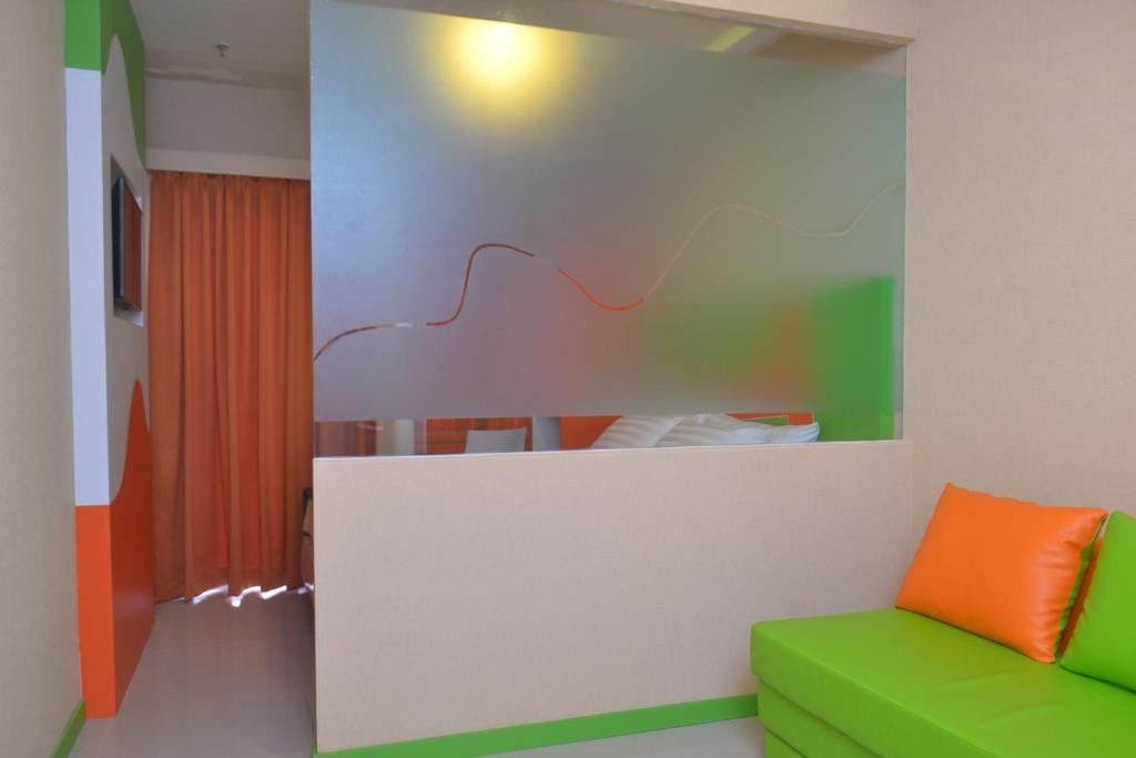 Titanium Express HomTel — 5