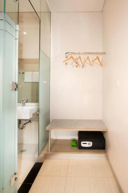 Whiz Prime Hotel Kelapa Gading — 3