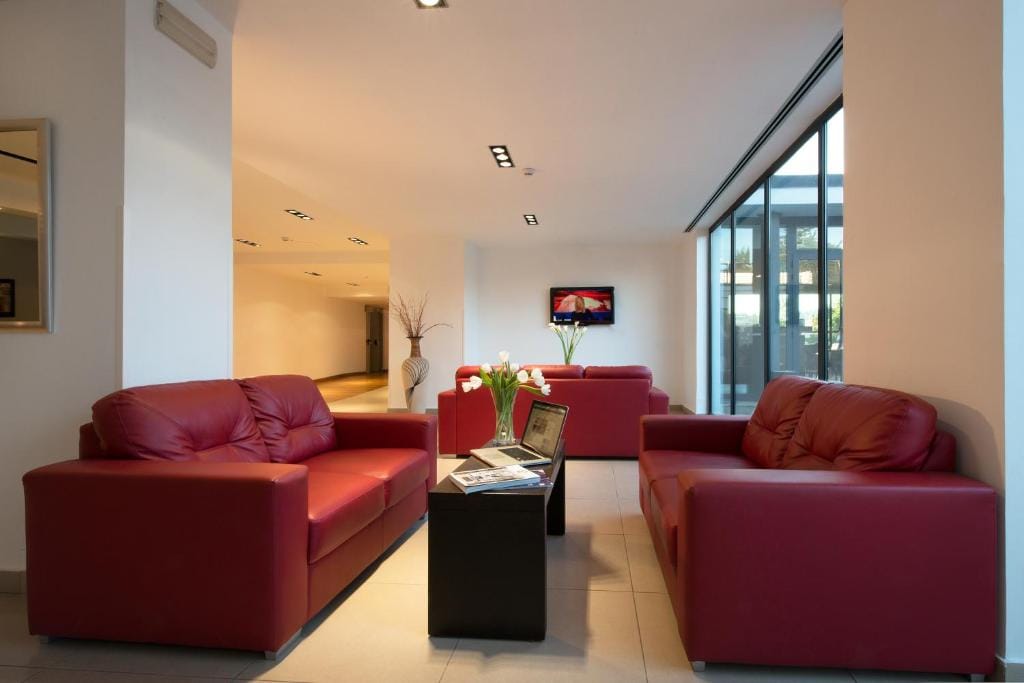 Garden Hotel — 4