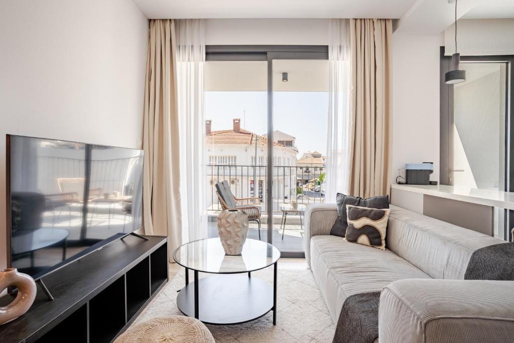 Yamas Urban Living Olympia Suites — 1