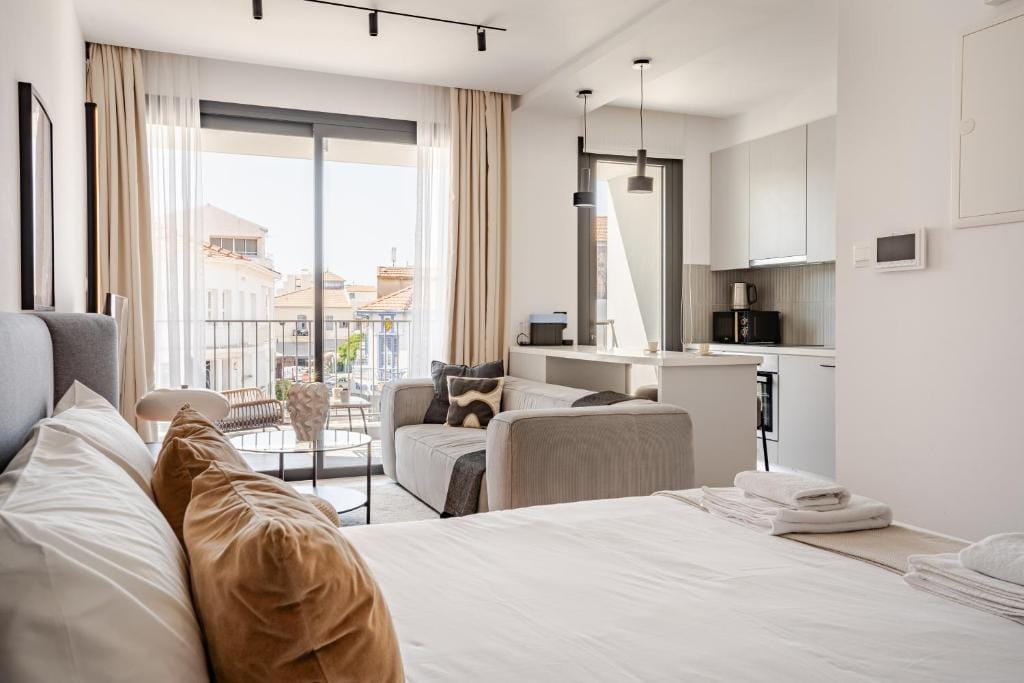 Yamas Urban Living Olympia Suites — 2