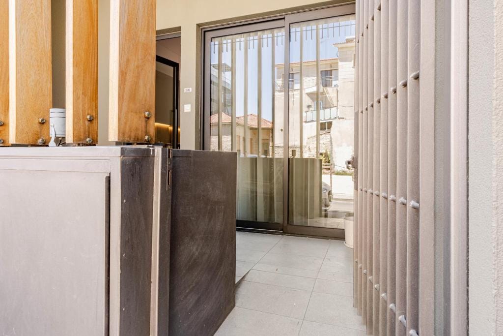 Yamas Urban Living Olympia Suites — 3