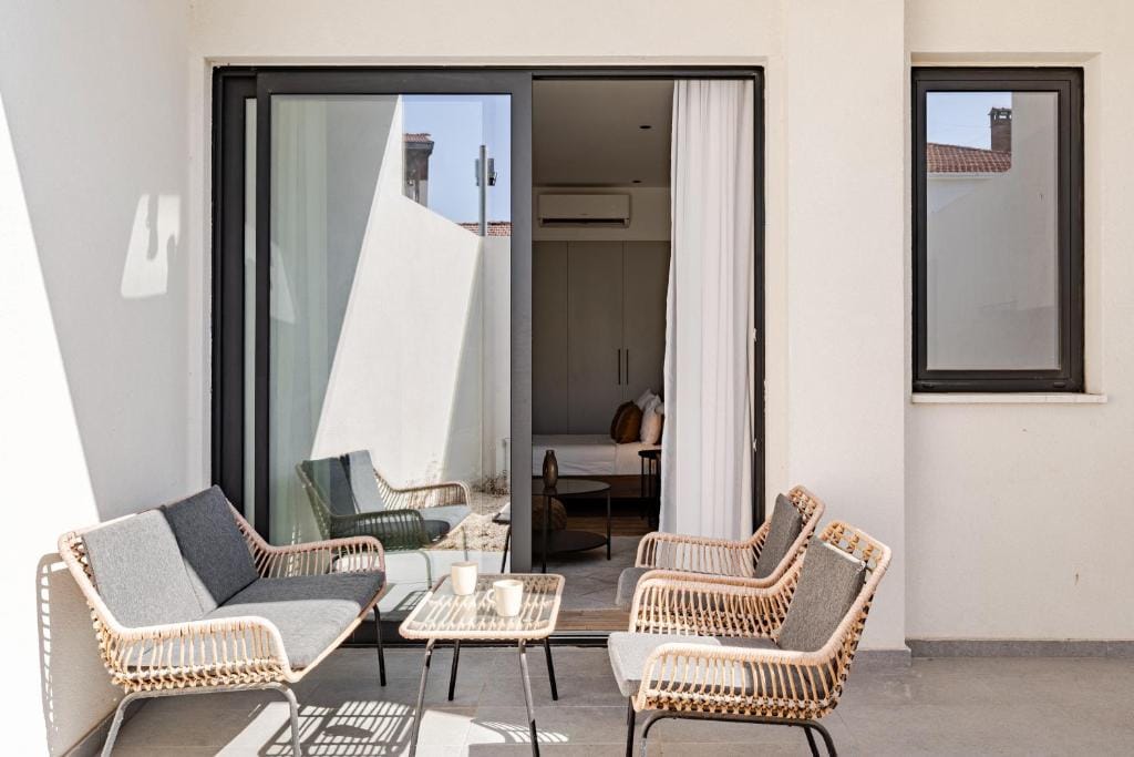 Yamas Urban Living Olympia Suites — 4