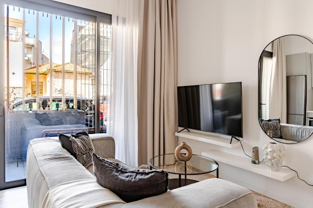 Yamas Urban Living Olympia Suites — 5