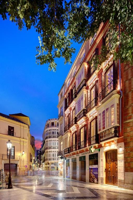Coeo Santa Maria Cathedral Signature Apartments — 2