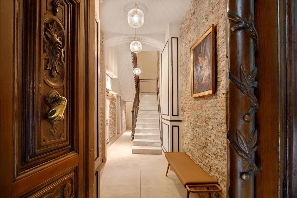 Coeo Santa Maria Cathedral Signature Apartments — 3