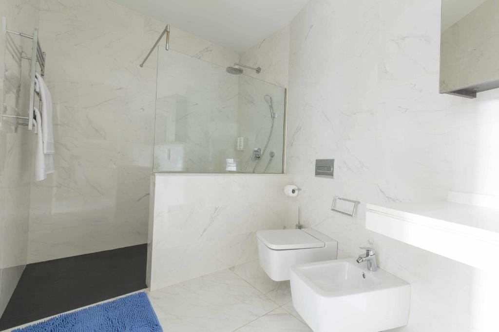 THE CLOCK HOUSE - Luxury Urban Suites — 3