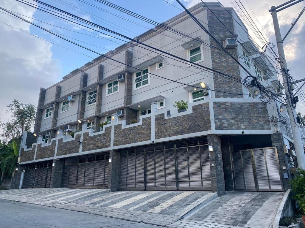 ABE Lodge Taguig — 1