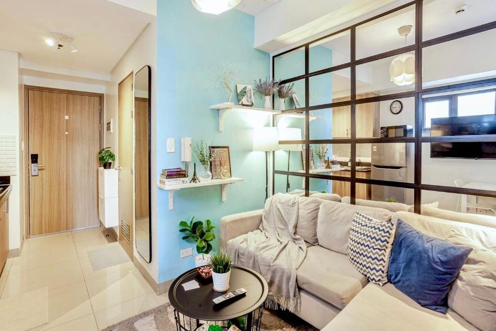 ClaySky Staycation S2T1-Cozy & Homey 1BR Apartment near MOA facing Pool with Own Parking with Netflix, HBO Max YouTube Premium & up to 200mbps Wifi — 1