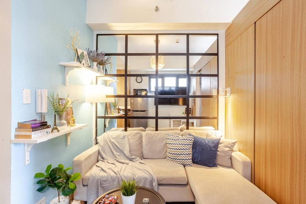 ClaySky Staycation S2T1-Cozy & Homey 1BR Apartment near MOA facing Pool with Own Parking with Netflix, HBO Max YouTube Premium & up to 200mbps Wifi — 2
