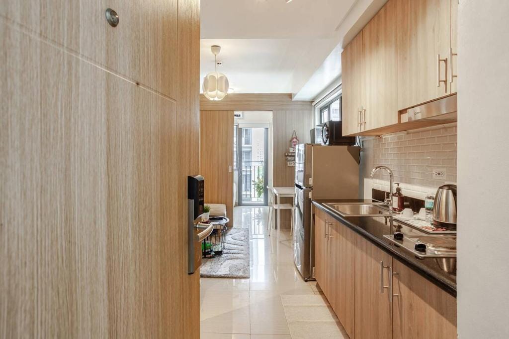 ClaySky Staycation S2T1-Cozy & Homey 1BR Apartment near MOA facing Pool with Own Parking with Netflix, HBO Max YouTube Premium & up to 200mbps Wifi — 5