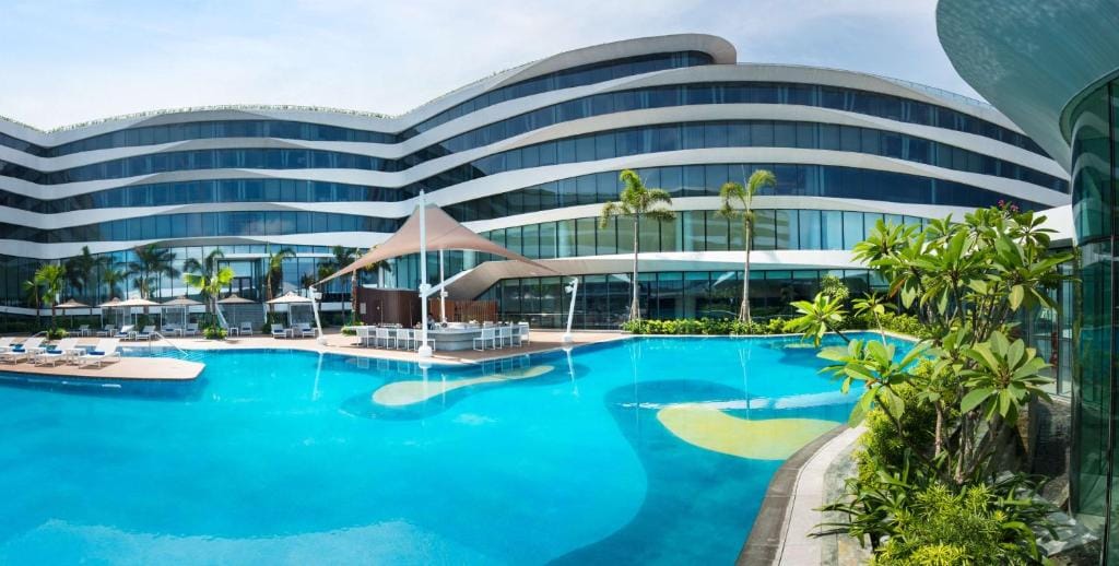Conrad Manila — 4