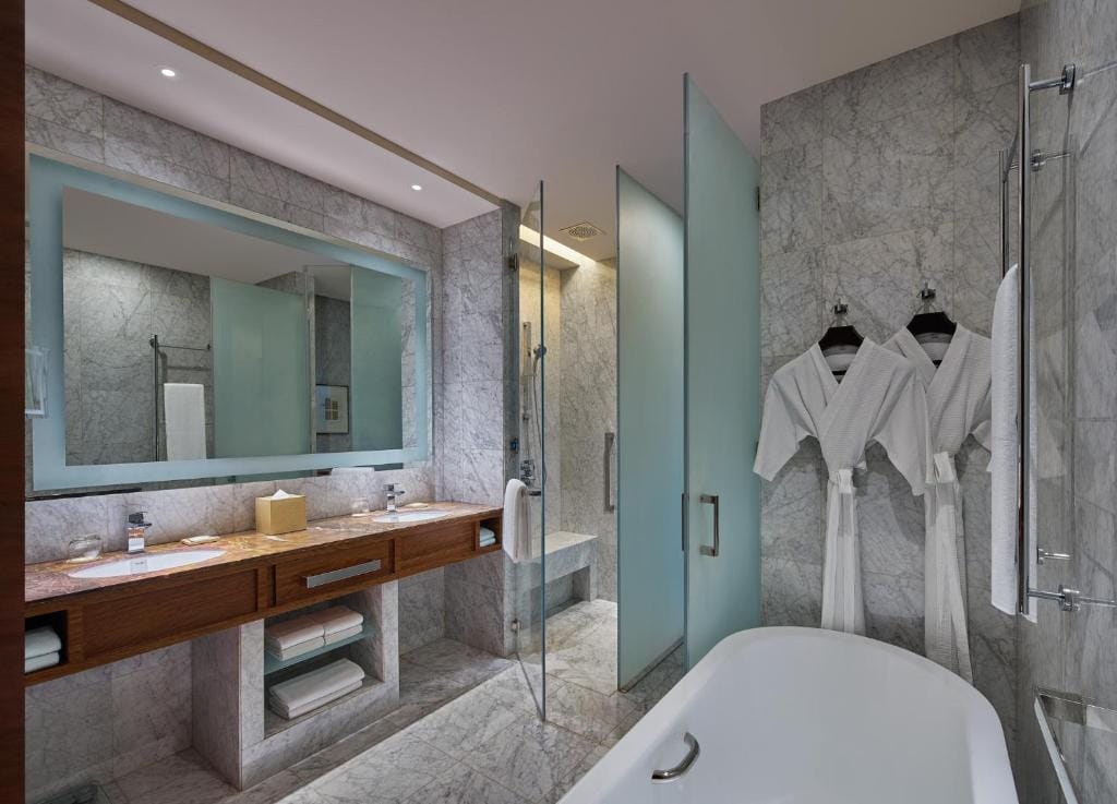 Grand Hyatt Manila — 3