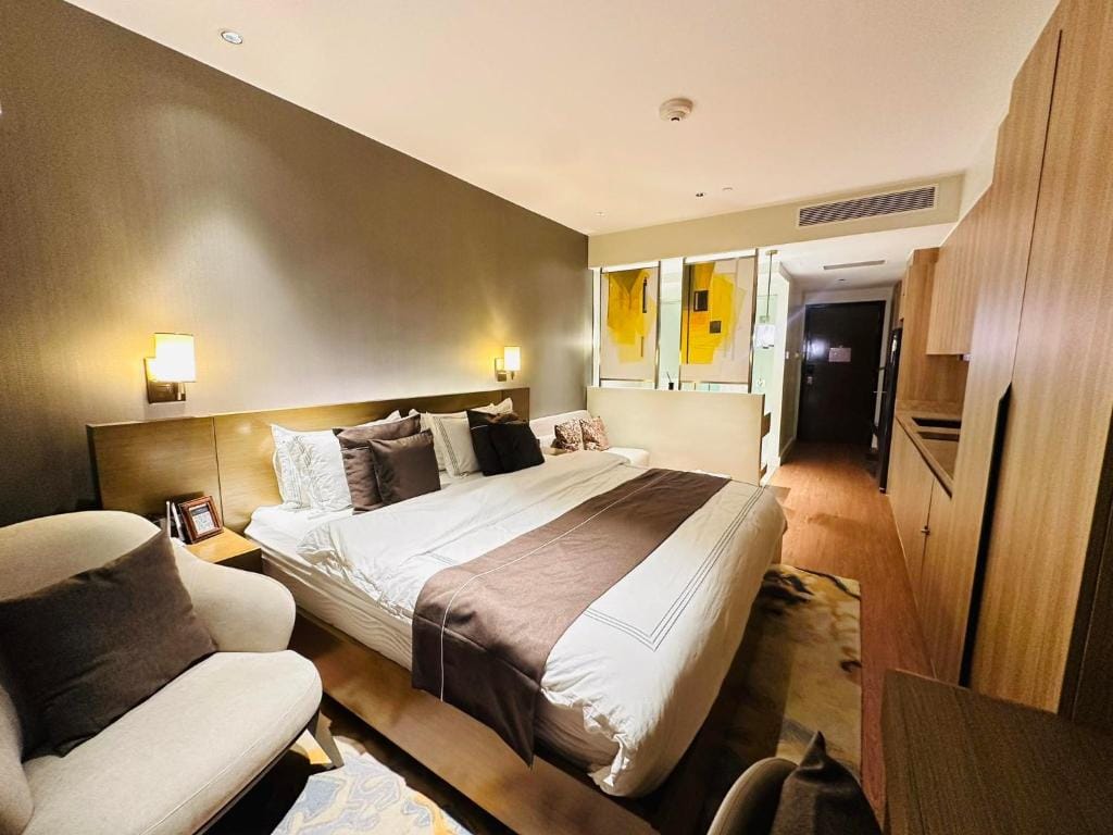 RBR LUX Novotel Manila Hotel Residences Acqua — 1