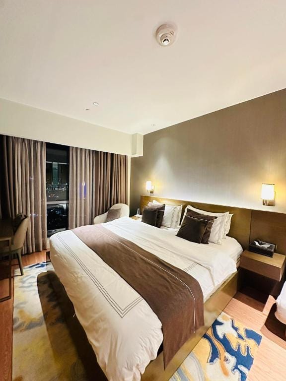 RBR LUX Novotel Manila Hotel Residences Acqua — 2