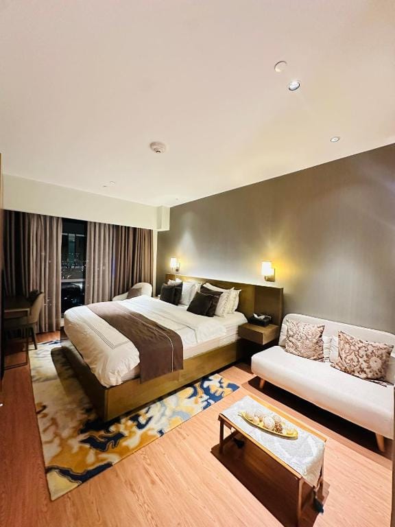 RBR LUX Novotel Manila Hotel Residences Acqua — 4