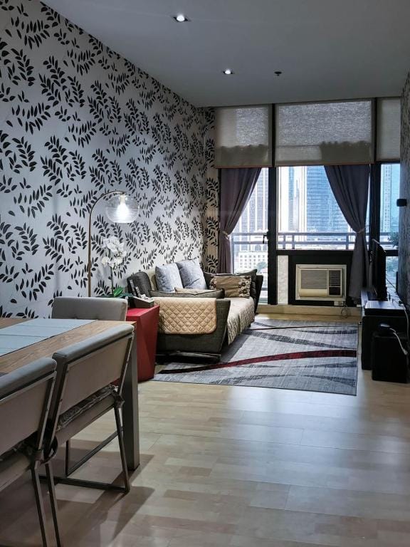 Spacious 1BR APT near Nightlife and Business Center in Makati — 1