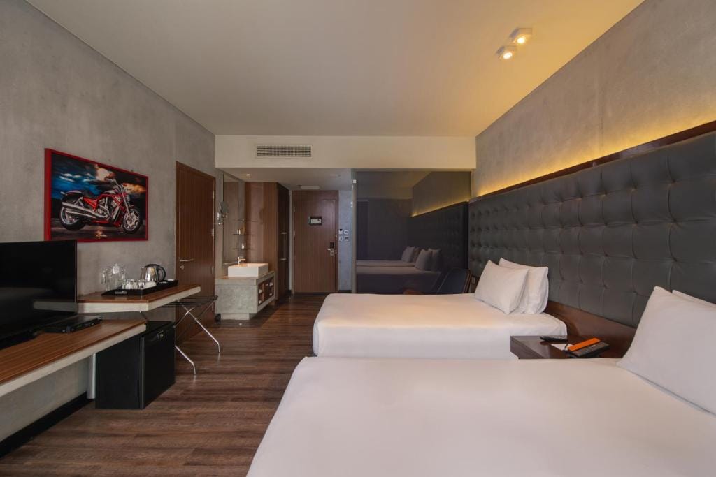 The B Hotel Quezon City — 5