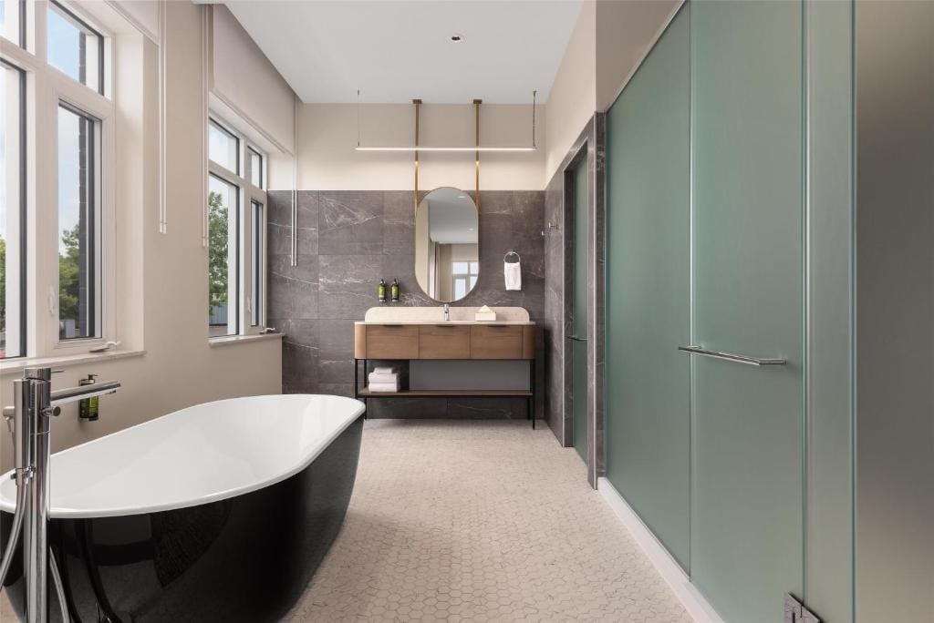 Hotel Railwayparc Montreal, Tapestry Collection By Hilton — 3