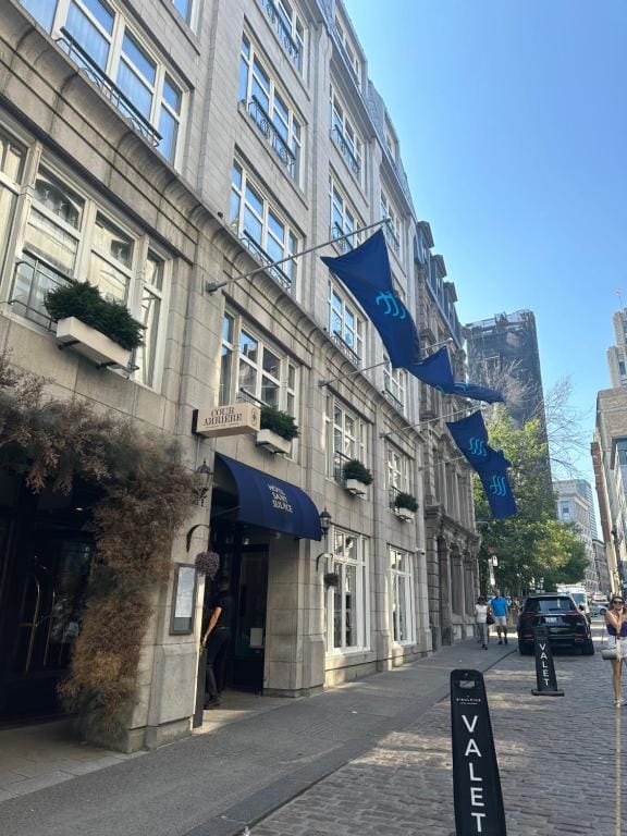 Hôtel Saint-Sulpice — 1