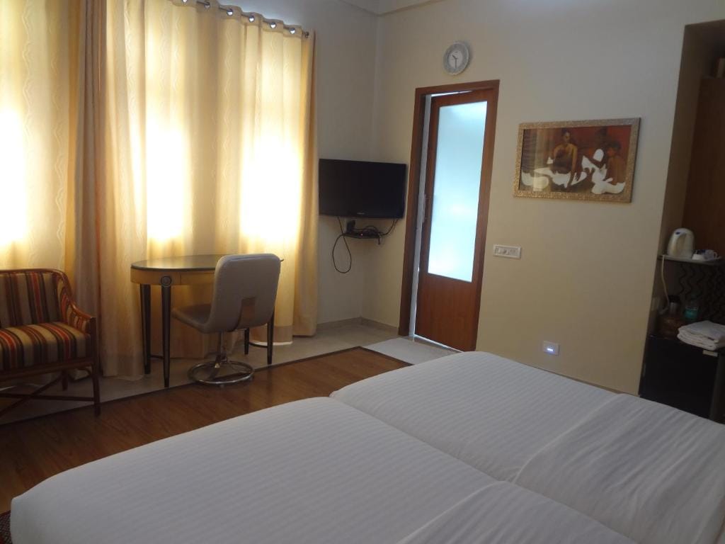 Astoria Hotel — 5