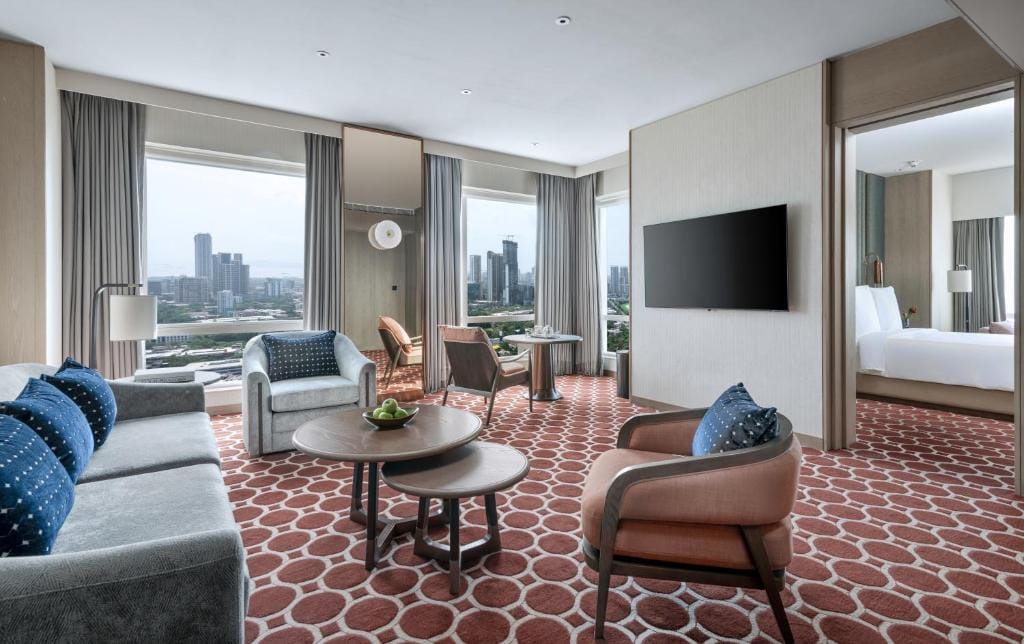 Four Seasons Hotel Mumbai — 5