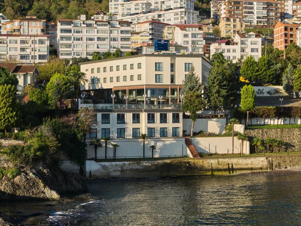 Waveside hotel