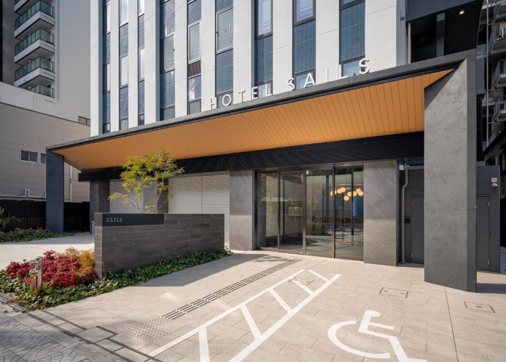 HOTEL SAILS — 5