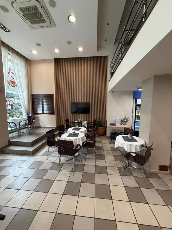 Glaros Hotel — 4