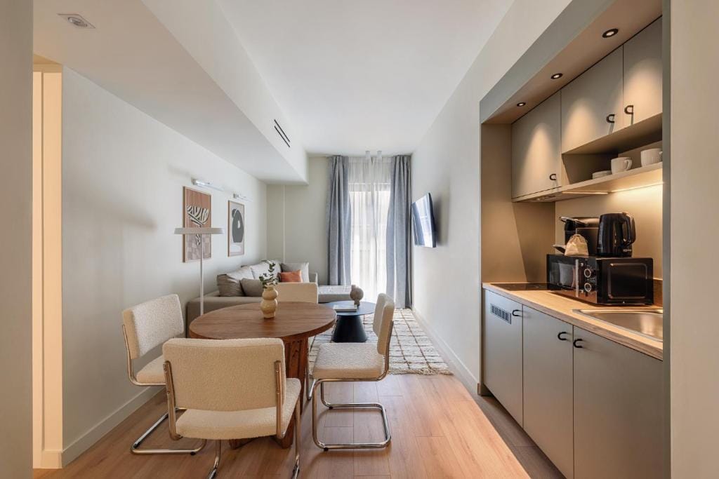 Leon by Zoia Living — 1