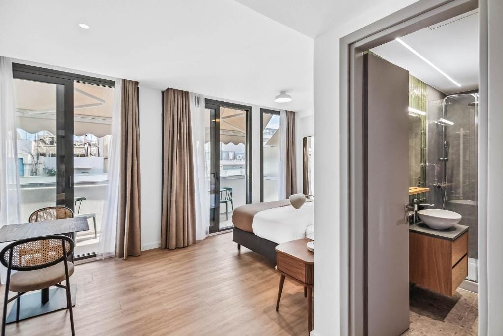 Limehome Piraeus Olive — 1