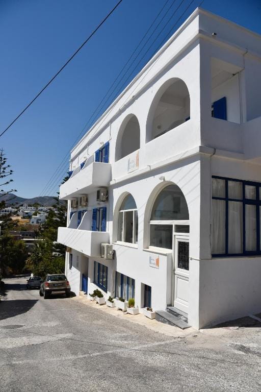 Londos Hotel — 2