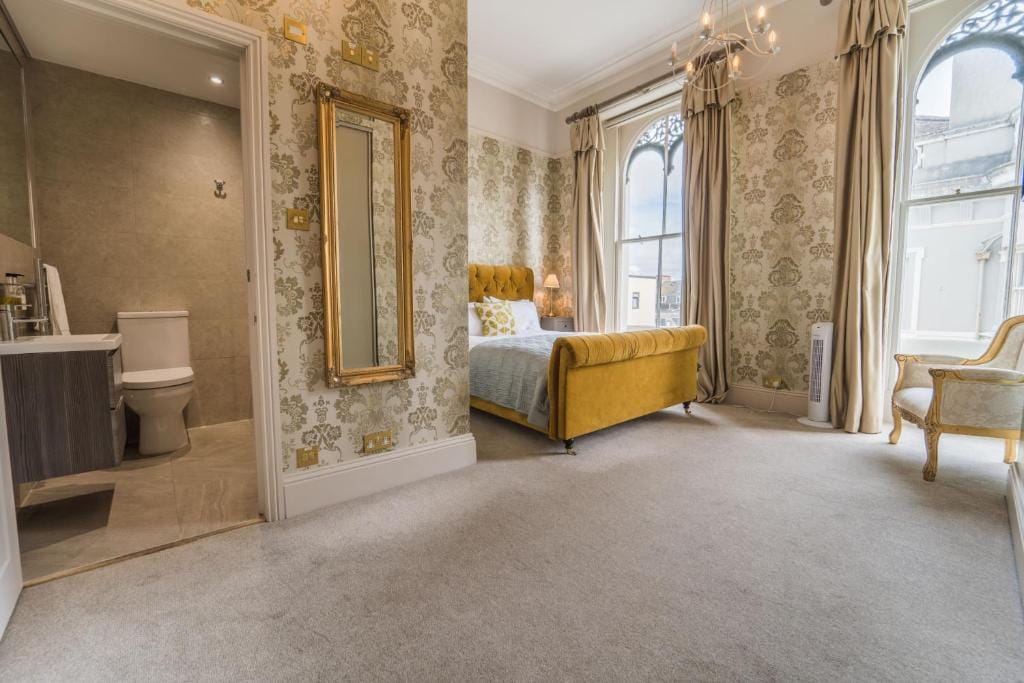 1 Elliot Terrace — 3