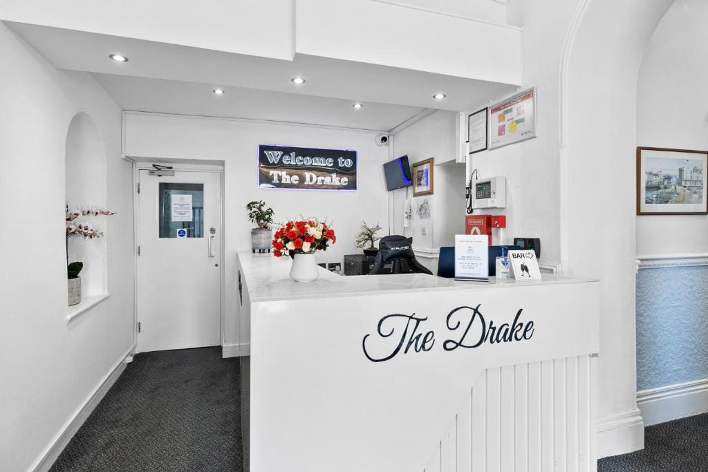 Drake Hotel Plymouth — 4