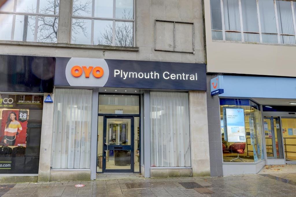 OYO Plymouth Central Hotel — 1