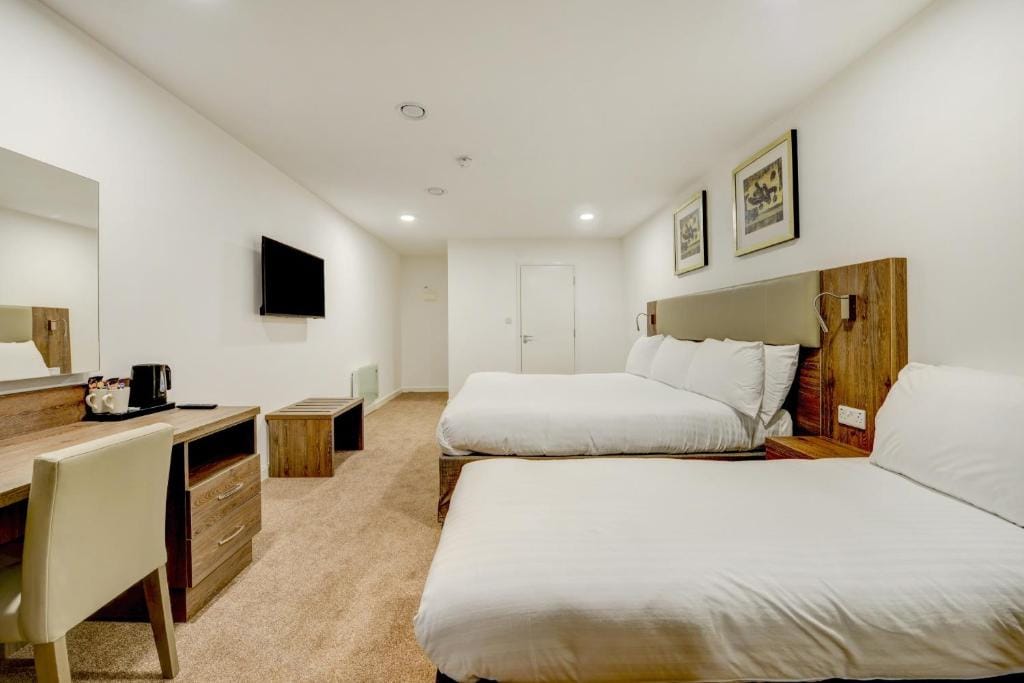 OYO Plymouth Central Hotel — 2
