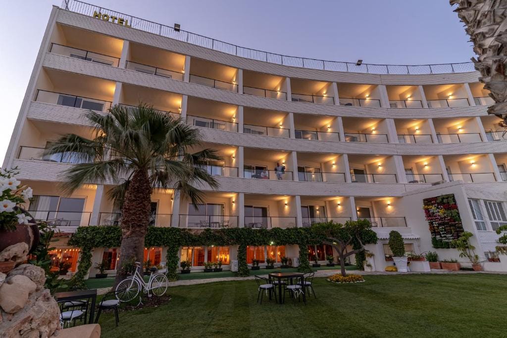Ramada Resort by Wyndham Puerto de Mazarron — 1