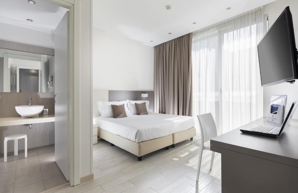 Hotel Cube — 2