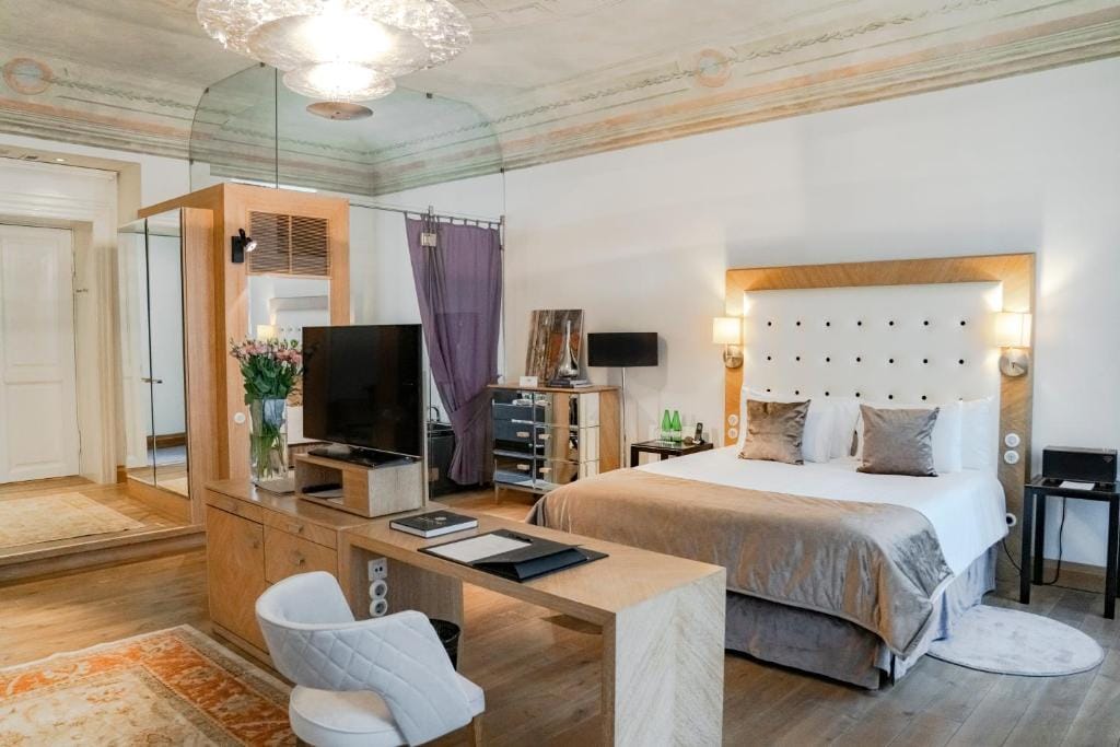 Dome Hotel — 4