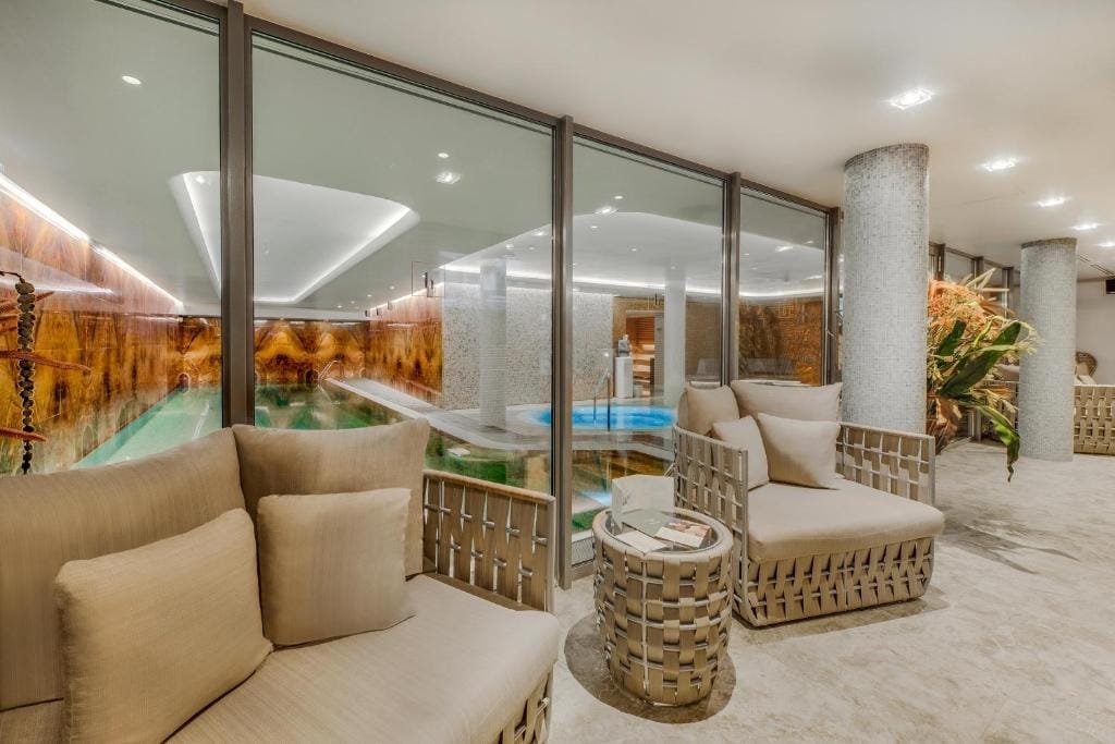 Grand Poet Hotel and SPA by Semarah — 2