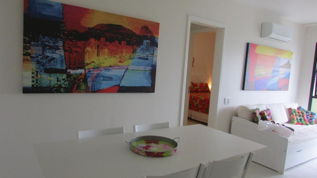 Lindo apto no Barrabela, todo equipado, com arcondicionados split novos no quarto e na sala, limpíssimo, cheiroso, novinho, condomínio em frente à praia, com piscina aquecida, sauna, quadra, academia, lavanderia, salão de beleza, restaurantes, mercado 24h — 1