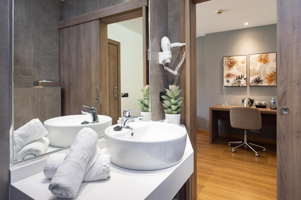 Hotel Colon Rambla — 3