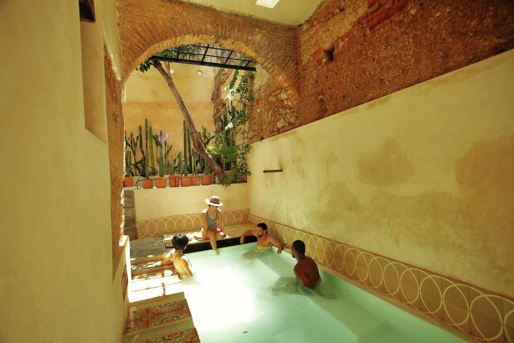 FIXIE LOFTS - Colonial Villa Suites with Pool — 1