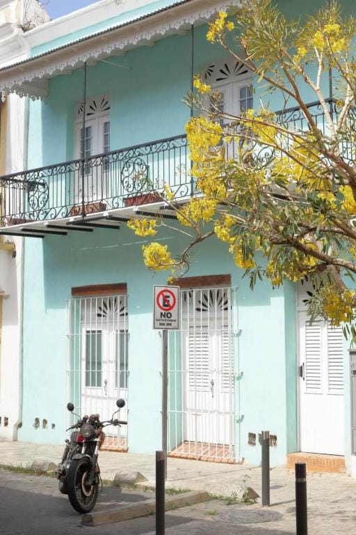 FIXIE LOFTS - Colonial Villa Suites with Pool — 2