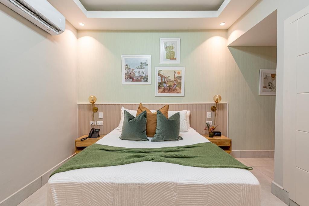 Hotel Stay Here Suites — 2