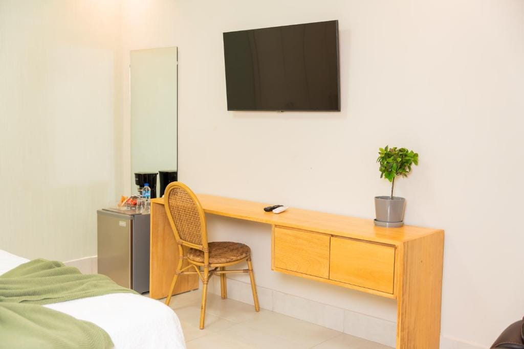 Hotel Stay Here Suites — 5
