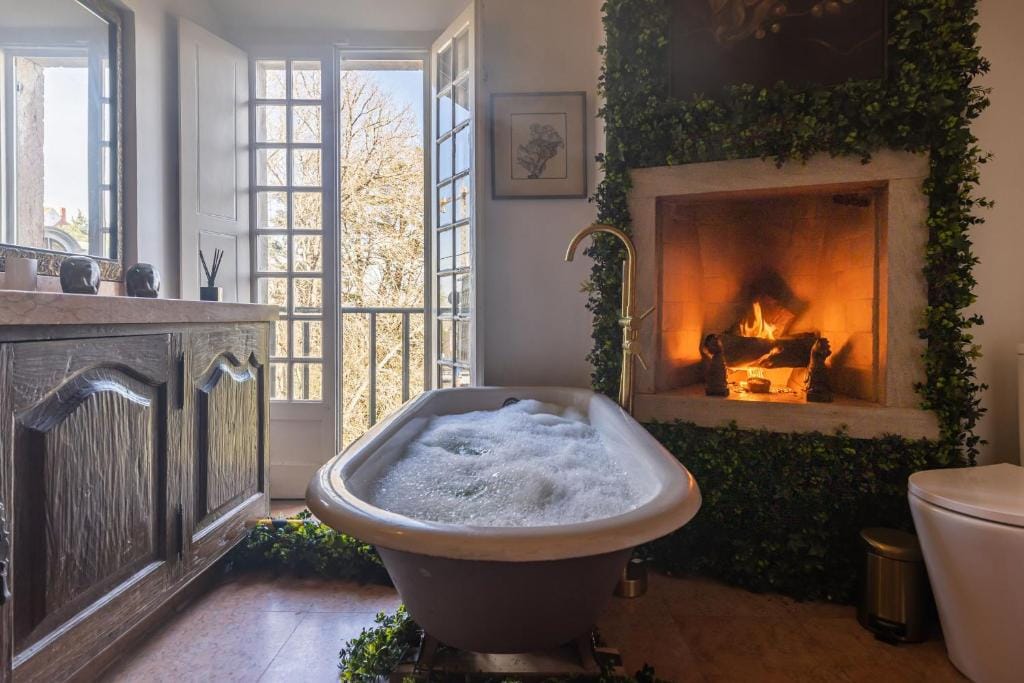 Unique double Smart Room in 17 century Home with snooker, hottub and BBQ — 1