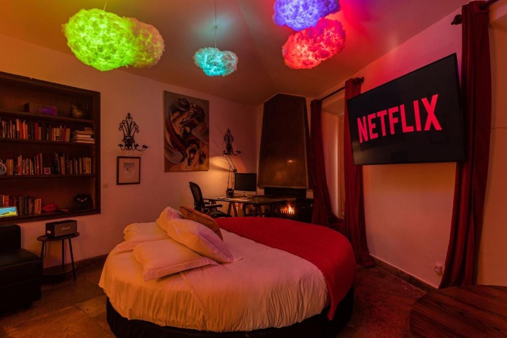 Unique double Smart Room in 17 century Home with snooker, hottub and BBQ — 3