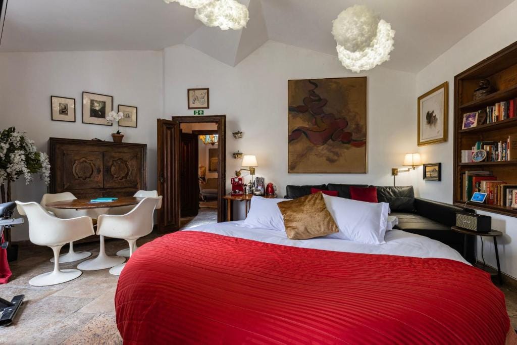 Unique double Smart Room in 17 century Home with snooker, hottub and BBQ — 5