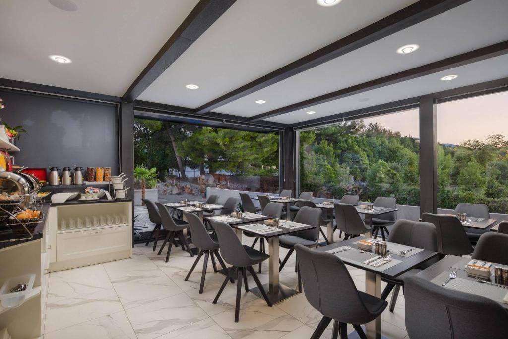 Ellure Luxury Suites — 4